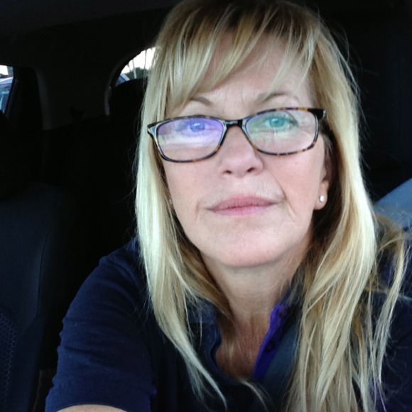 Meet your Posher, Elaine - Picture 2 of 4